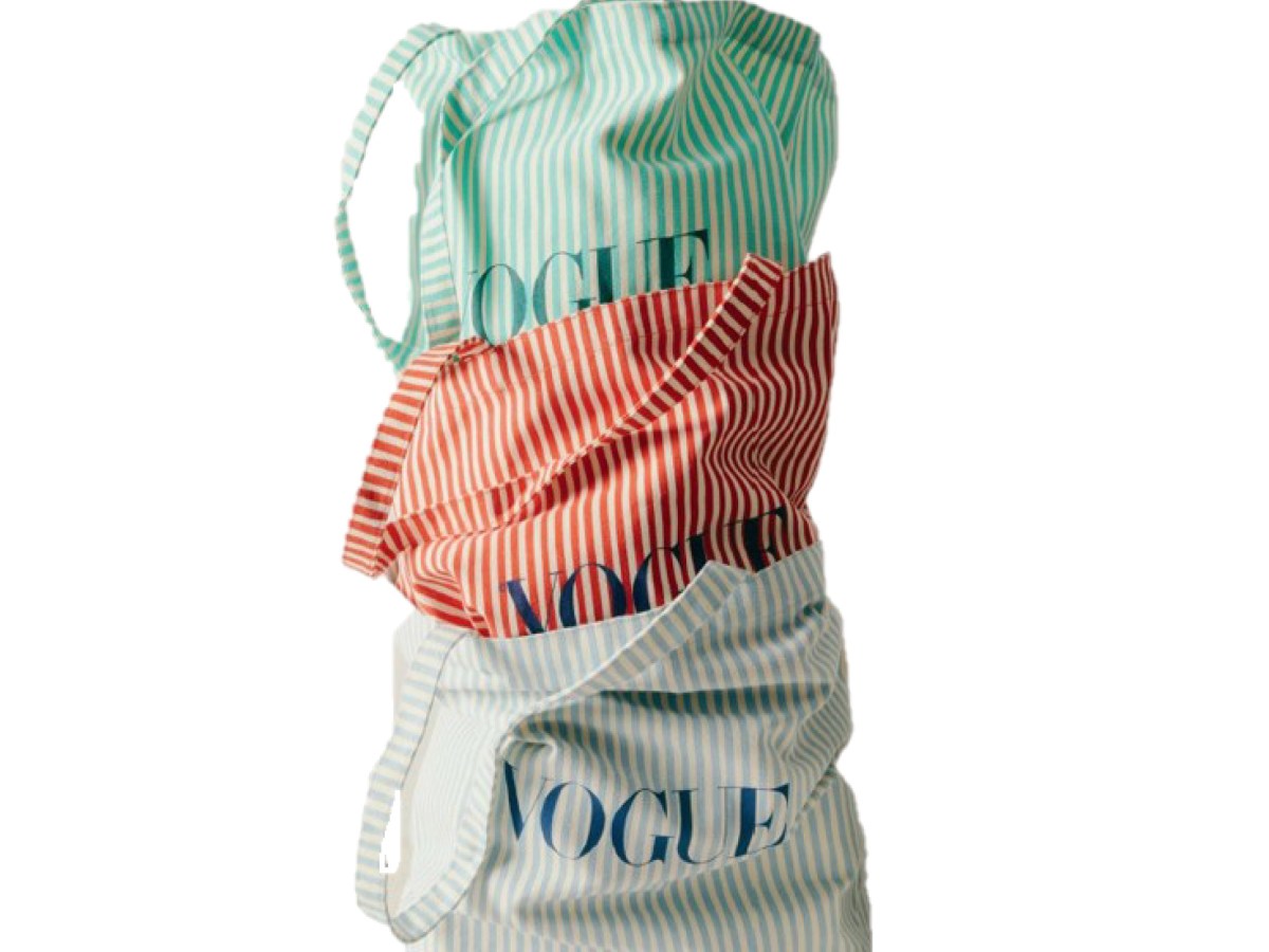 Il nuovo numero di Vogue ti aspetta in edicola con la Summer Bag di Vogue Italia!