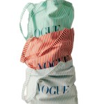 Il nuovo numero di Vogue ti aspetta in edicola con la Summer Bag di Vogue Italia!