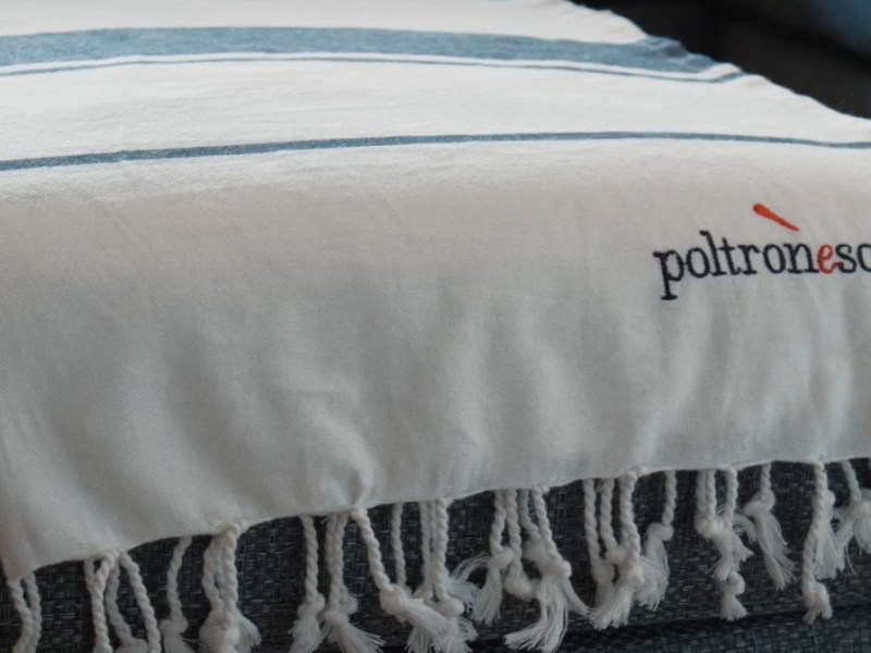 Poltronesofà ti regala un telo mare edizione 2024!