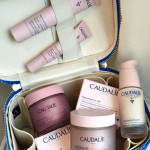 Vinci gratis kit di prodotti Caudalie Resveratrol–Lift