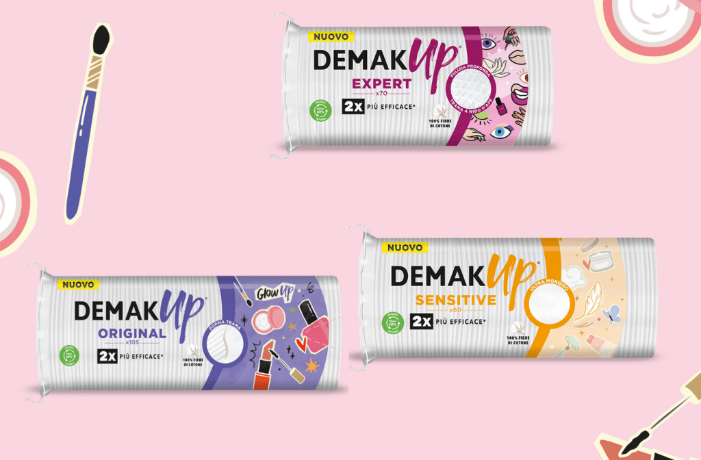 Immagine di confezioni di prodotti Demak Up: Original, Expert e Sensitive, su sfondo rosa.